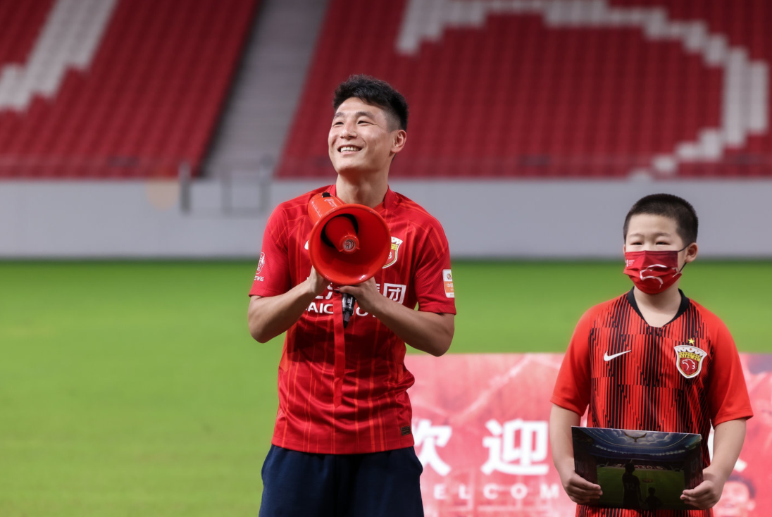 九游体育-赛地聚焦——亚冠窗口期热度飙升，多特蒙德伤情更新，震撼外界，更衣室氛围转暖的简单介绍