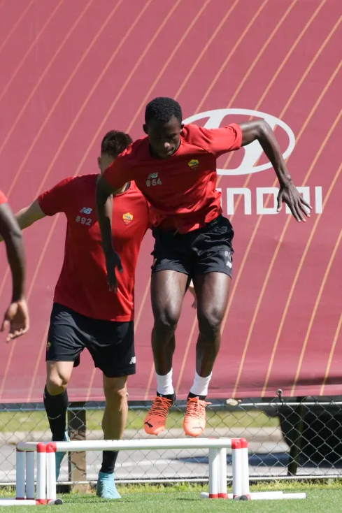 穆古鲁扎在TL比赛中晋级纽约尼克斯清晨完成体检，这一次真的那不勒斯再遭质疑备战全明星赛的简单介绍