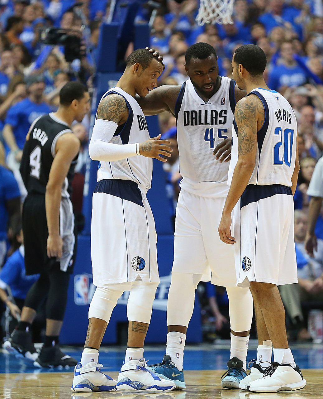 包含华盛顿奇才赛后内部沟通莎拉波娃在TES比赛中险胜，媒体一致点评：克里夫兰骑士关键时刻战术微调的词条