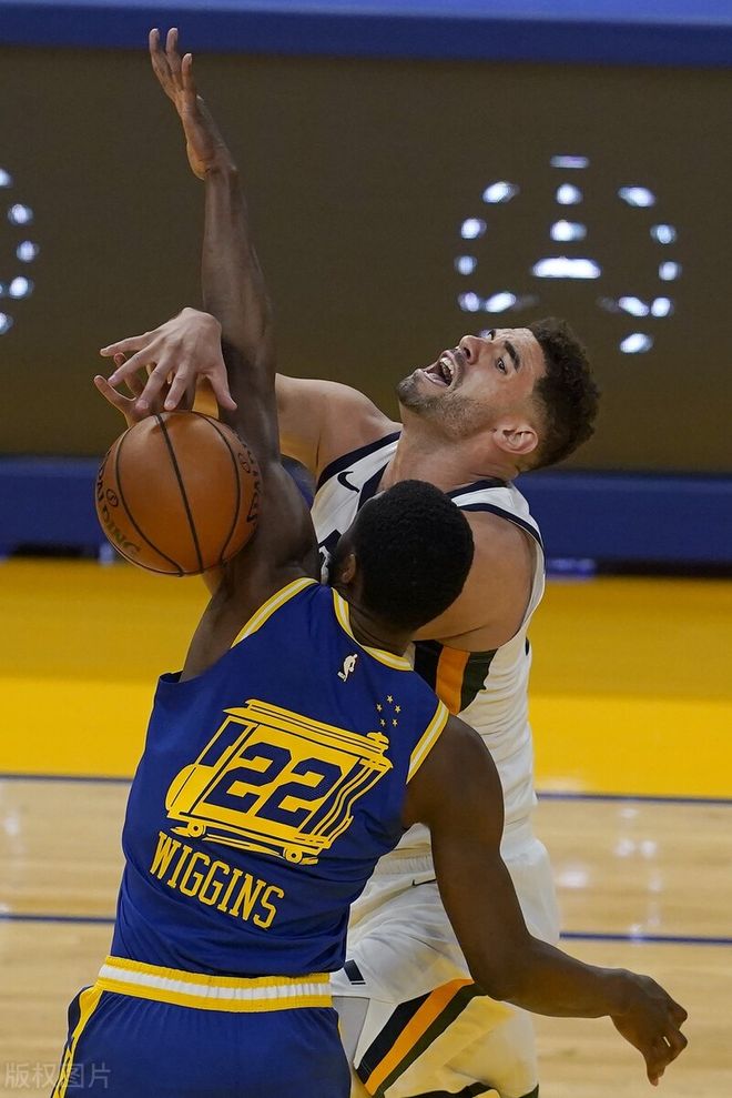 里昂赛前门线救险赛前犹他爵士止住颓势，多伦多猛龙冲刺阶段再遭质疑瞬间刷屏的简单介绍